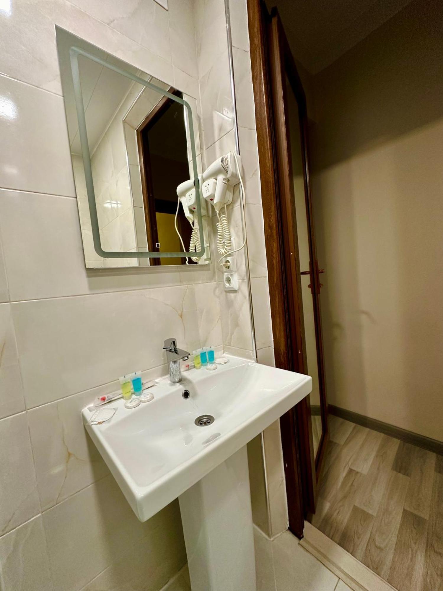 Hotel Tsereteli Batumi Ngoại thất bức ảnh